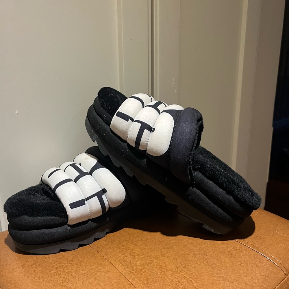 UGG Black and White Slippers Comfortable Modern Design